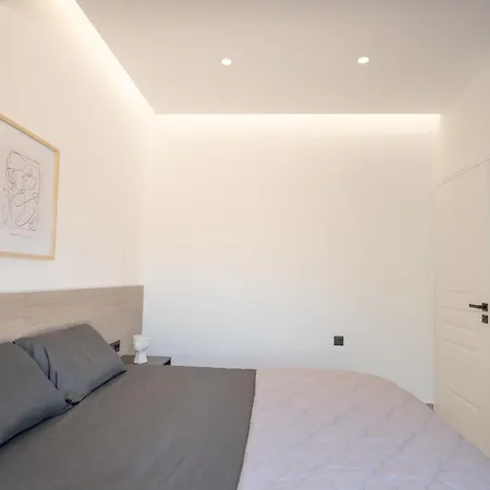 Stone And Sea Oasis *